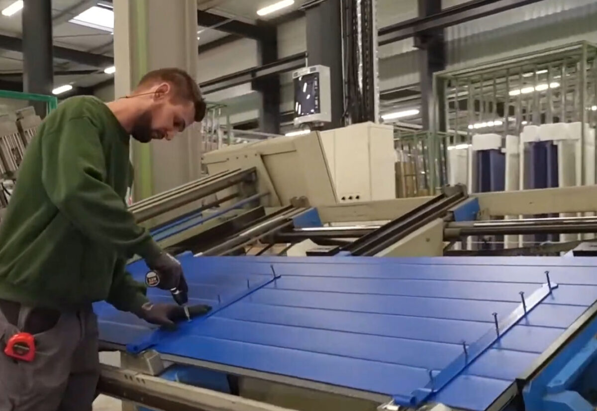 Film de fabrication usine volets battants et coulissants aluminium et PVC