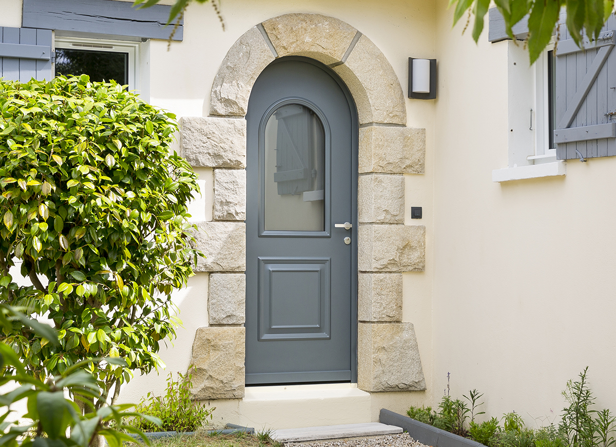 Porte d'entrée aluminium monobloc cintrée classique Toscane coloris gris basalte ral 7012