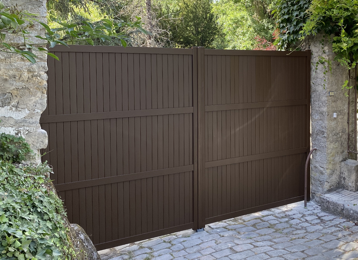 Portail battant ALU Classique Bounty coloris brun